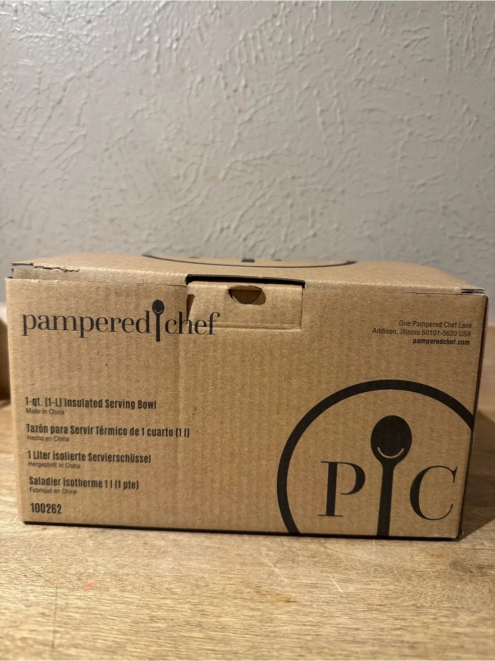 Pampered Chef 1-qt. White Insulated Serving Bowl with Lid - Picture 5 of 5